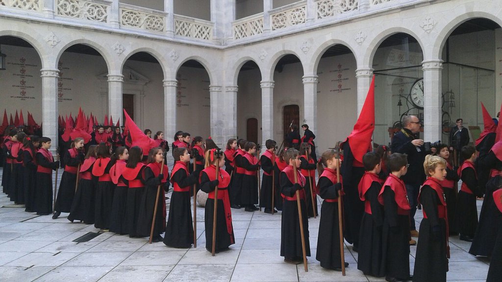 BandaSinfArroyo's tweet photo. #En7días Procesión del Santísimo Cristo de la Luz de @cristodelaluzva. Palacio de Santa Cruz, 11h. Junto a @CoroUVa #ArroyoSS17 https://t.co/kWRJMkpxhC