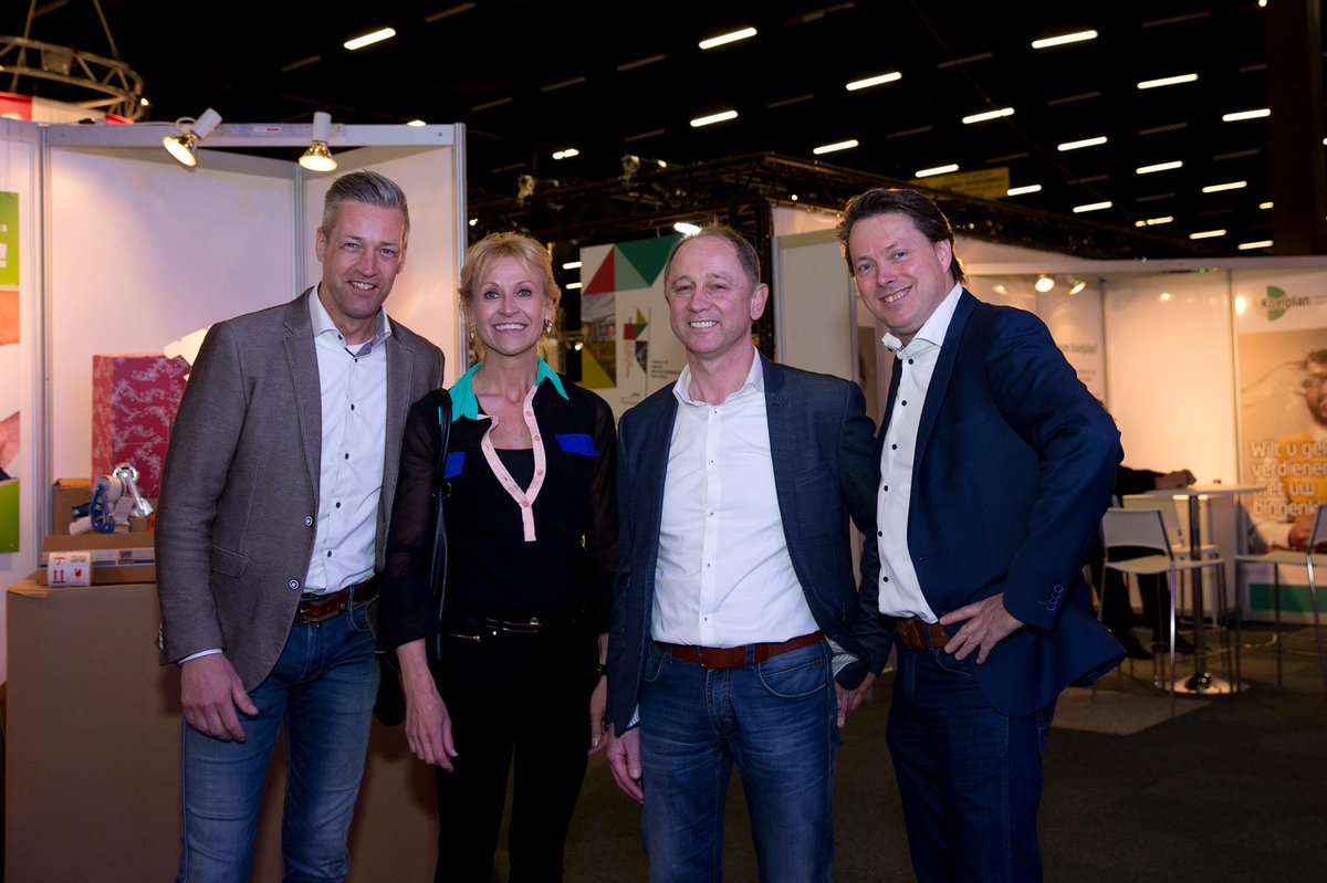 Tsssjing, op de foto door Esther Hardon op de @BCDDRENTHE. Veel bekenden op het Hoogeveenplein.