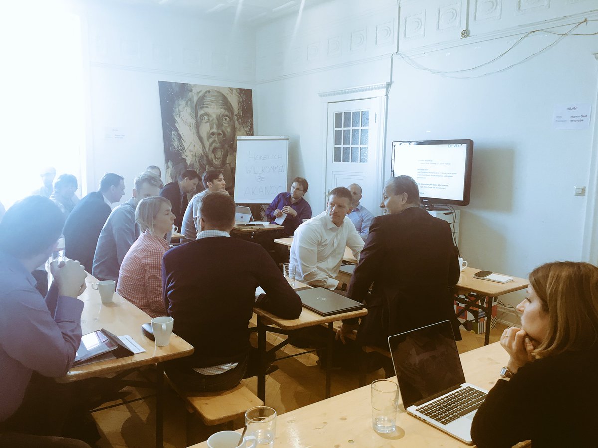 bevh_org's tweet photo. Volles Haus bei u AK #ecommerce. ❤️ Dank an den Gastgeber @getakanoo u.a. m @FCBayern, @globetrotter, @RakutenDE_B2B, @westfalia_de #bevh https://t.co/Qw75WXuFkA