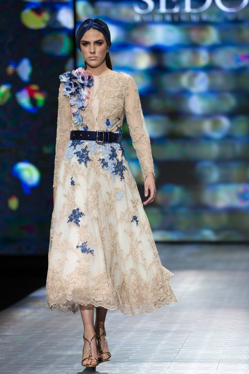 MsLupeCastro's tweet photo. #TrousseauThursday
What a fantastic show of @SedomirAtelier @tenerifemoda
@MadridBridal
📸 @SantiagoLadeiro for #MsCastroRides https://t.co/8PPVNGqt3z