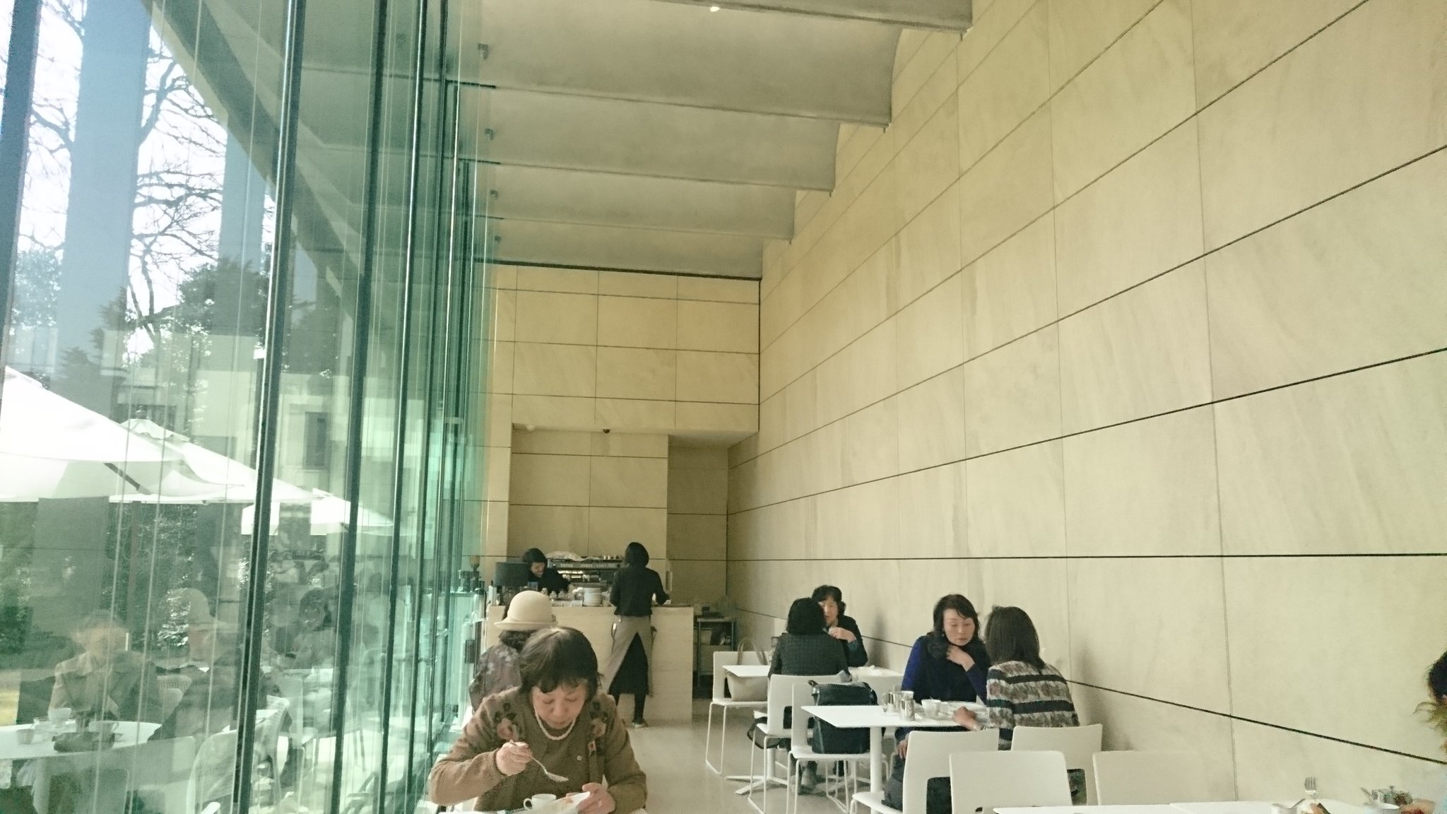 かるび 主夫ライター 東京都庭園美術館のカフェで本日2度目の昼ごはん 汗 ワインも赤白泡ロゼと完備されてて 危うくオーダーするところでした º º 一旦工事休館になるようですが 雰囲気も味もいい感じのおすすめカフェです カフェのある美術館