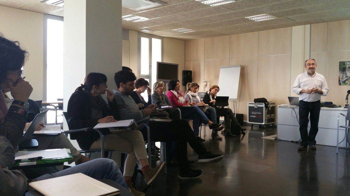 Reflexionem sobre lideratge i millora continua amb Eugeni Garcia 1a trobada de les escoles de la XACDE Quin paper tenim les direccions?