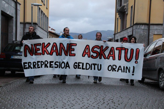 Gaur urtebete atxilotu zuten Nekane Txapartegi Suitzan. Gaur mobilizazioak egingo dira Bilbon eta Asteasun bit.ly/2oLZNC7