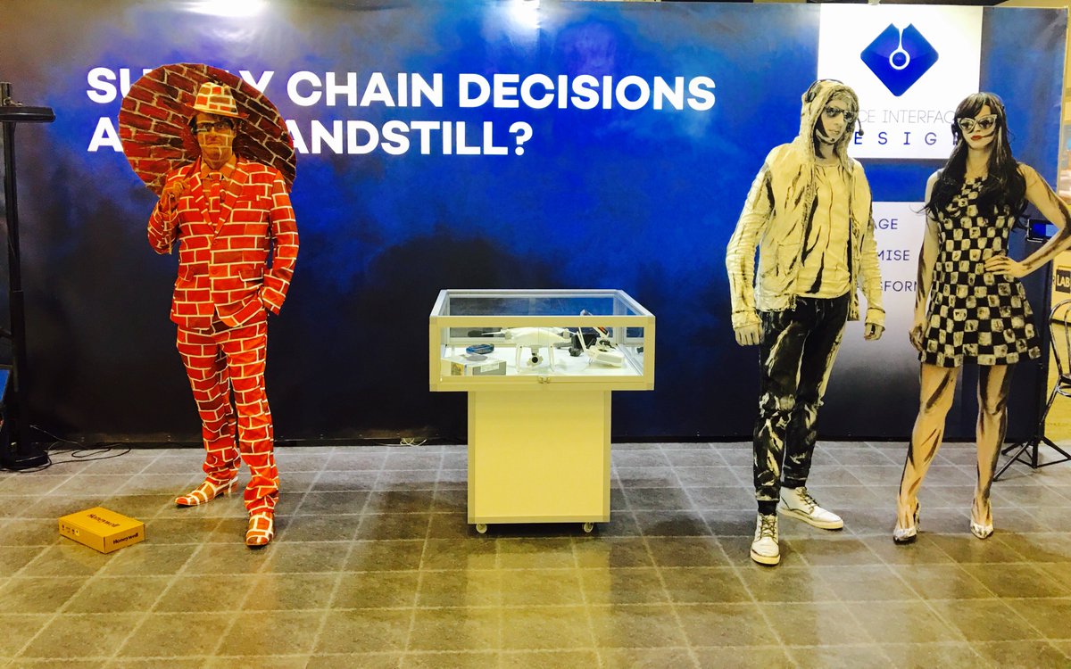 Throw back to last week! <a href="/VoiceID_Global/">VoiceID</a> booth at #SmartConf2017 and our amazing human statues by <a href="/HumanStatuebody/">Human Statue Bodyart</a> #tbt