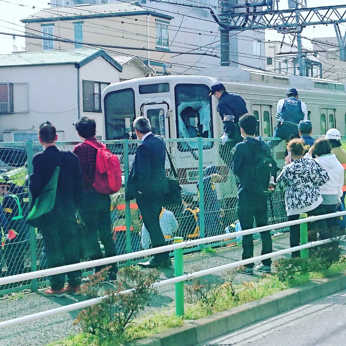 東武東上線に飛び込み運転席の窓ガラスを突き破った男性 命に別条なし Togetter 東武東上線に飛び込み運転席の窓ガラスを突き破った男性 命に別条なし Togetter