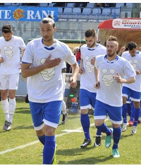 linfoamicionlus's tweet photo. Presentata oggi la nostra maglia ufficializzata dalla @LegaProOfficial nella partita Siracusa-Caserta.
#iostoconilinfoamici #linforaduno https://t.co/52aDwxIJOD