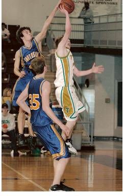 jhank2107's tweet image. Found this one of a kind gem from my sophomore season. 1 of my like 5 career blocks #GuardProblems