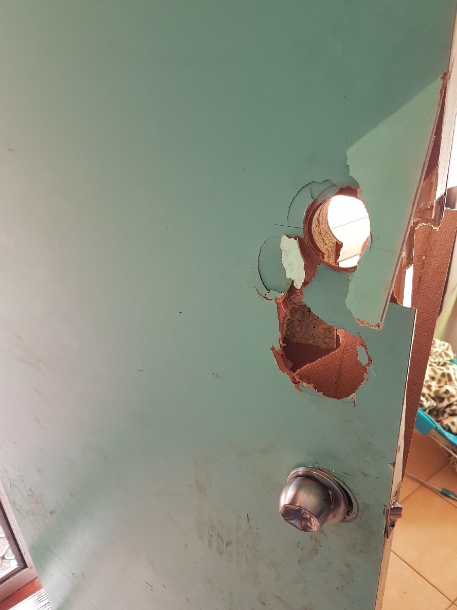 PingellyPol's tweet photo. Knock knock.
Who's there?
Miss...
Miss who?
'Mis'use of Drugs Act Search Warrant
#dontneedakey
#dobinadealer
#brookocops https://t.co/xE0F5lpu7y