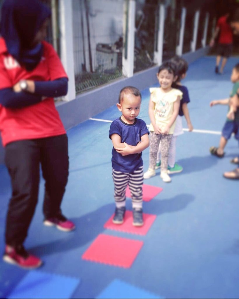 _mizzphie's tweet photo. @JAK101fm AbangRaya "BabyBos" dksh instruksi suruh lari sm coach malah pose 😂😂 #JAKBAGIBAGITIKET #FAMILYMOVIETIME https://t.co/0aJuOc07MN