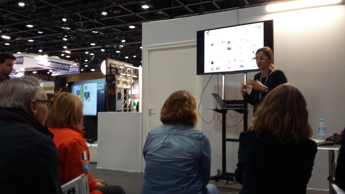 SEBLab2016's tweet photo. Cécile présente SEBLAB au salon de l'industrie sur le stand @Y0UFACT0RY ! https://t.co/udYobJgMC6
