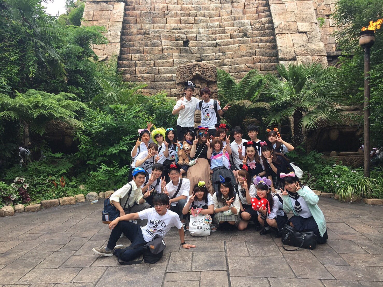 早稲田大学 Takeoff T C No Twitter イベント紹介 ディズニー このイベントではいくつかのグループに別れてディズニー を回ります グループでは制服やお揃いのtシャツに揃えてました 1日中回ることで先輩 同期関係なくみんなとより一層仲良くなれる楽しい