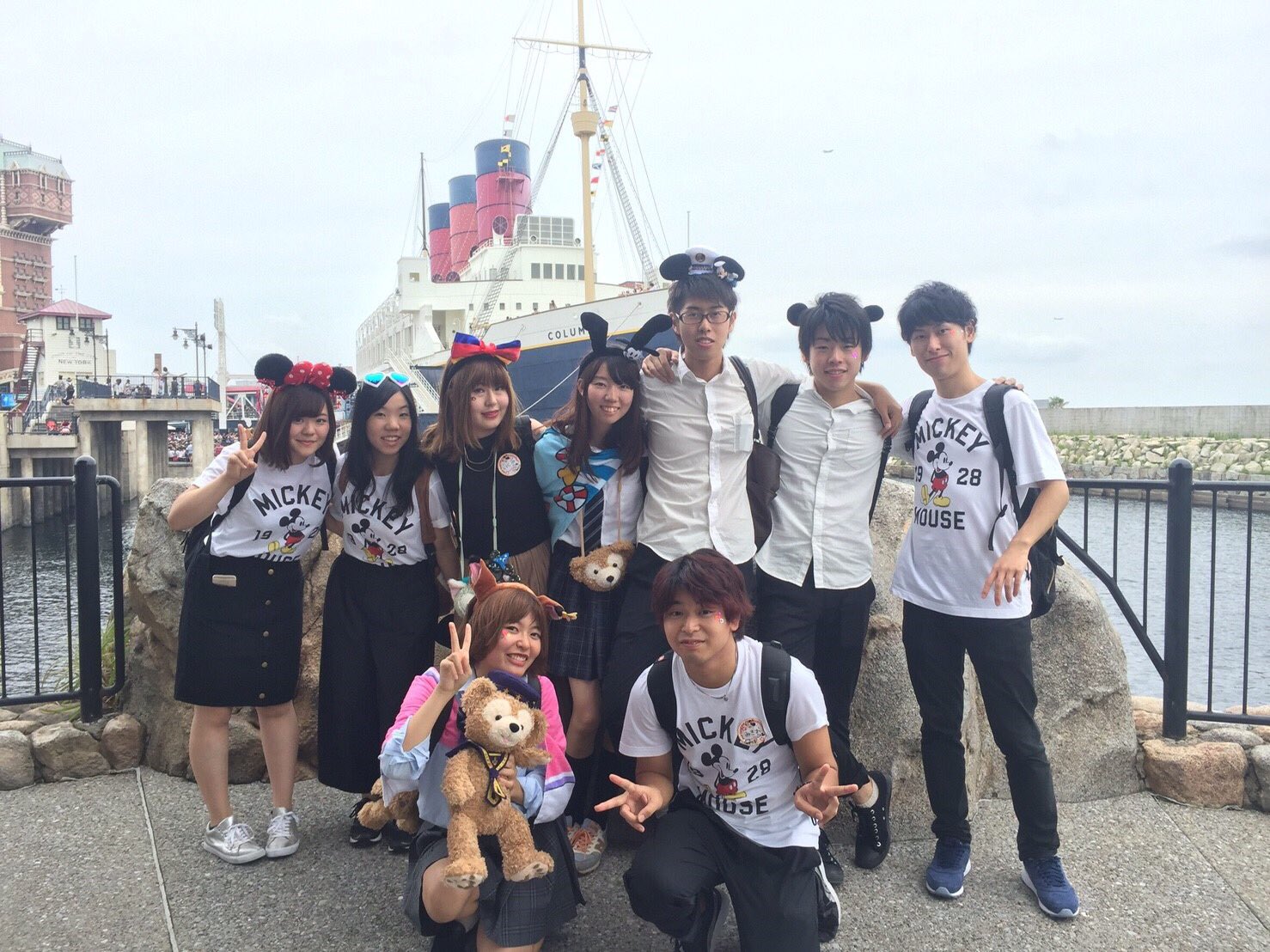 早稲田大学 Take Off T C No Twitter イベント紹介 ディズニー このイベントではいくつかのグループに別れてディズニー を回ります グループでは制服やお揃いのtシャツに揃えてました 1日中回ることで先輩 同期関係なくみんなとより一層仲良くなれる楽しい