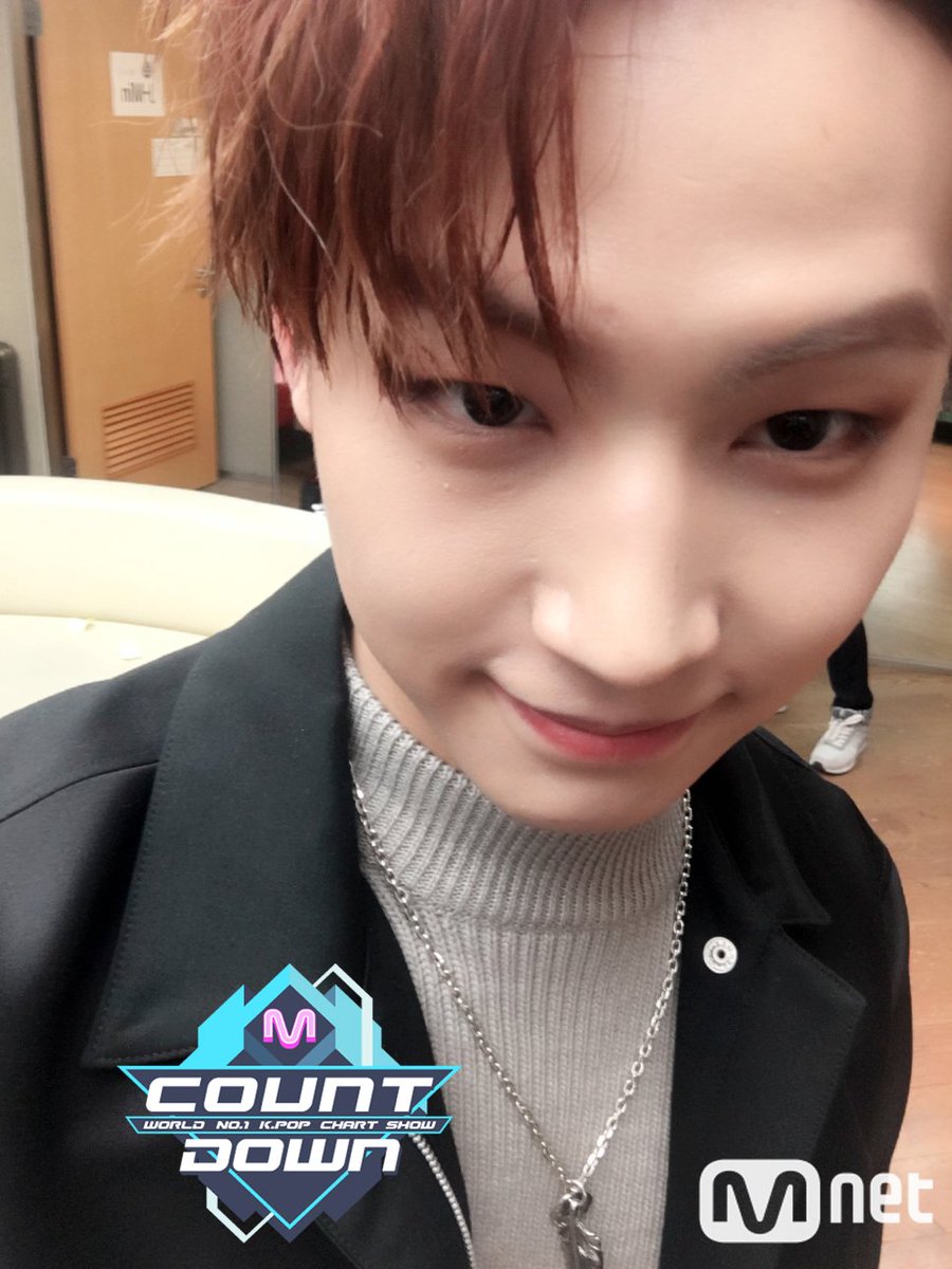 MnetMcountdown's tweet photo. 세상 귀엽게 나온 셀카예요!  #GOT7  #JB~군! 데뷔 이후로 #제이비 군의 셀카 각도는 절대 변하지 않아요~~!!늘 같은 각도지만 다른 사진 이랍니다!  오늘 #엠카운트다운 #네버에버 무대에서 깐~제이비 군과 함께하세요!! https://t.co/UUrusBvX1r