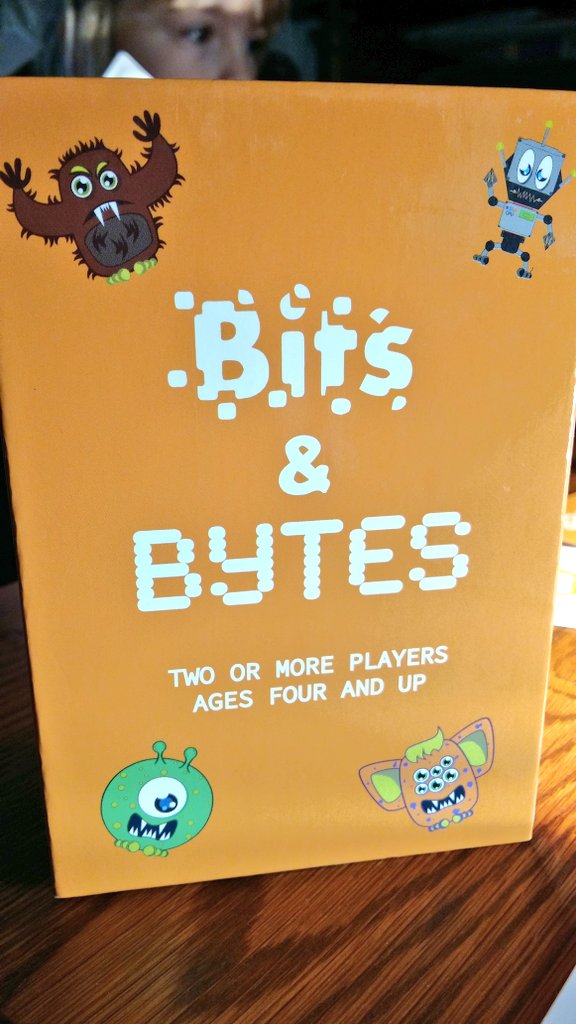 tyrower's tweet image. Un peu de jeu &amp;amp; d&apos;amusement à la #PenséeInformatique avant de partir à l&apos;école ce matin =oD @bitsbytes_cards  #EnFamille cc @classcode_fr 😉