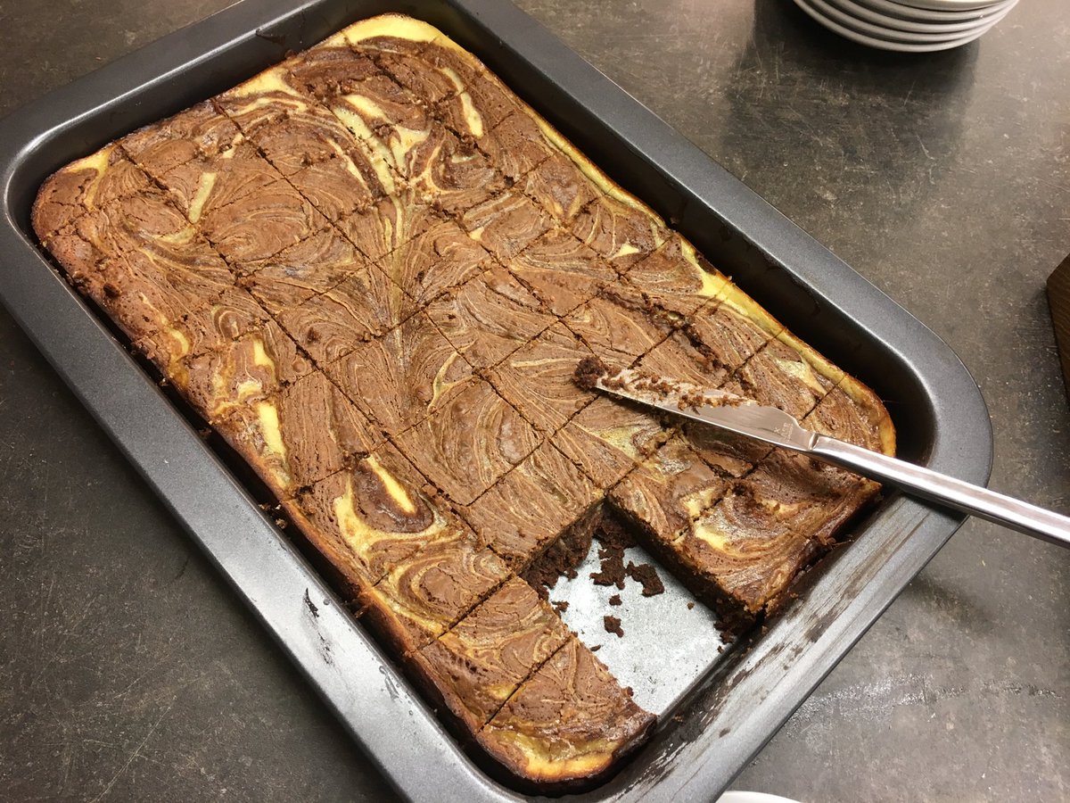 Heute gibt es wieder was gesundes bei @SysEleven (Käsekuchen Brownie) #sys11cakeday #sys11fen
