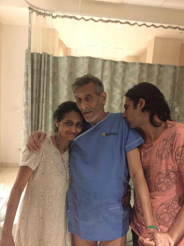 Viral Photo of Vinod Khanna from hospital