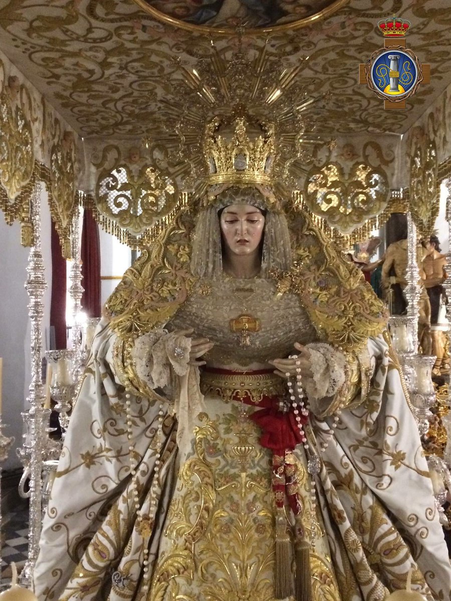 AuroraCoronada's tweet photo. Amanece en el Albayzín con su Reina bajo palio a la espera de un nuevo Jueves Santo. https://t.co/D7tUtzjxOO