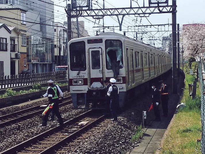 これで生きていたなんて奇跡ｗ運転手の方が心配になりますね。。