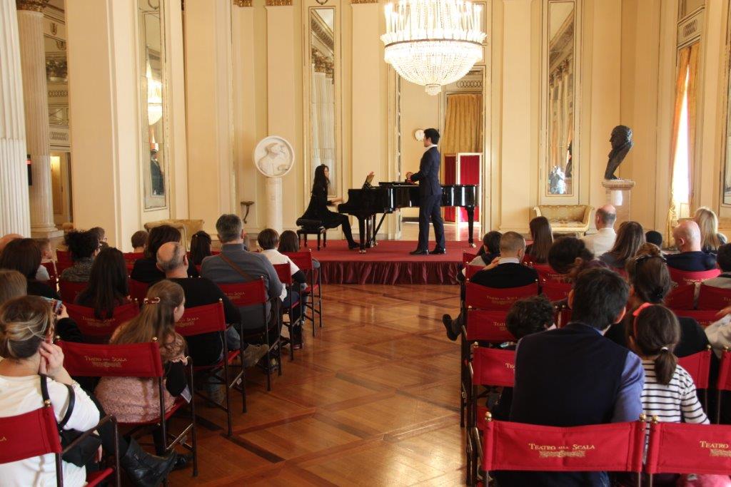 BMWItalia's tweet photo. open day alla Scala per i collaboratori di BMW Italia - https://t.co/aSvpIlNtHN https://t.co/GWMDtomamS