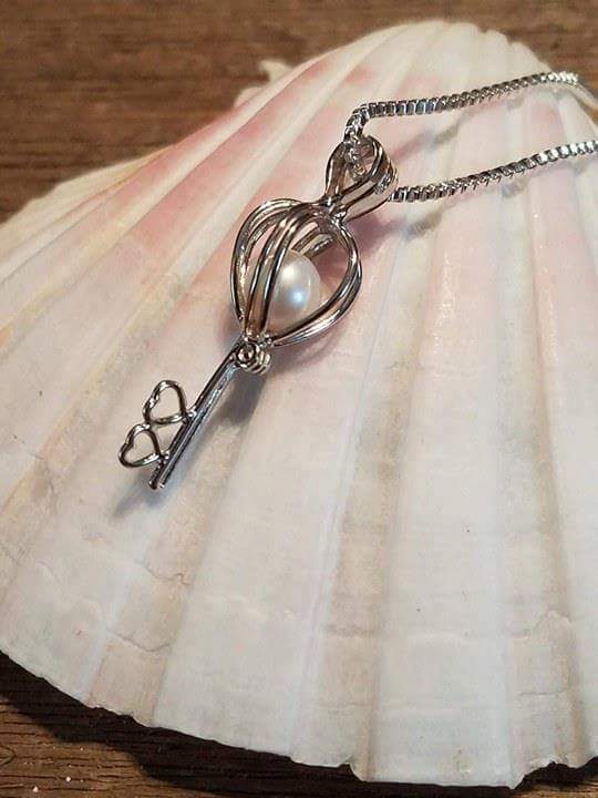 iPearl22's tweet photo. Key cage necklace sterling silver $59 with 1 oyster opening https://t.co/4r5PScB2La