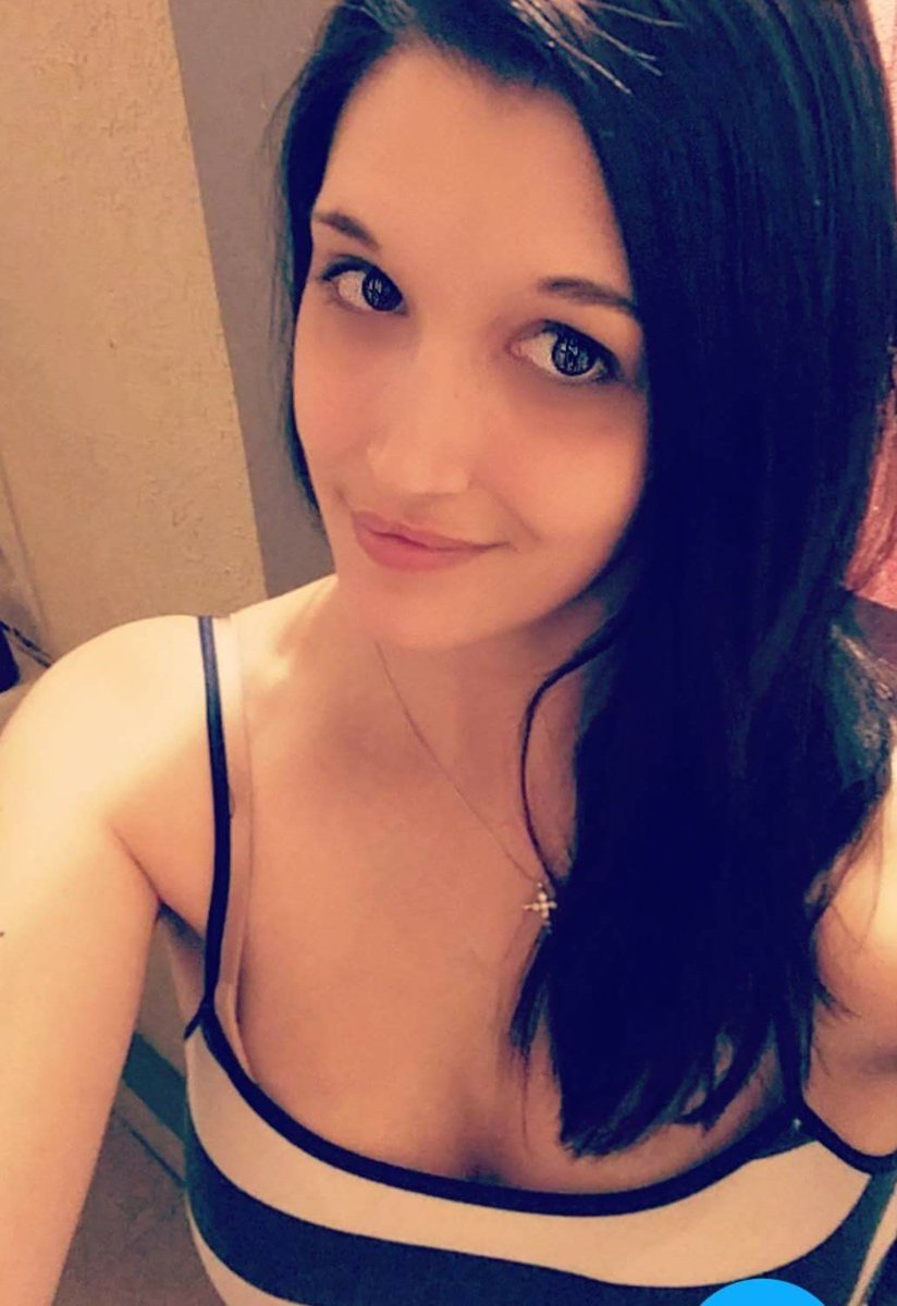 Jaylee_08's tweet photo. #nomakeup
#gethomefromworkandgoingtobed 
#rockingmyhi-wayinnshirt https://t.co/8dhnqKANFK