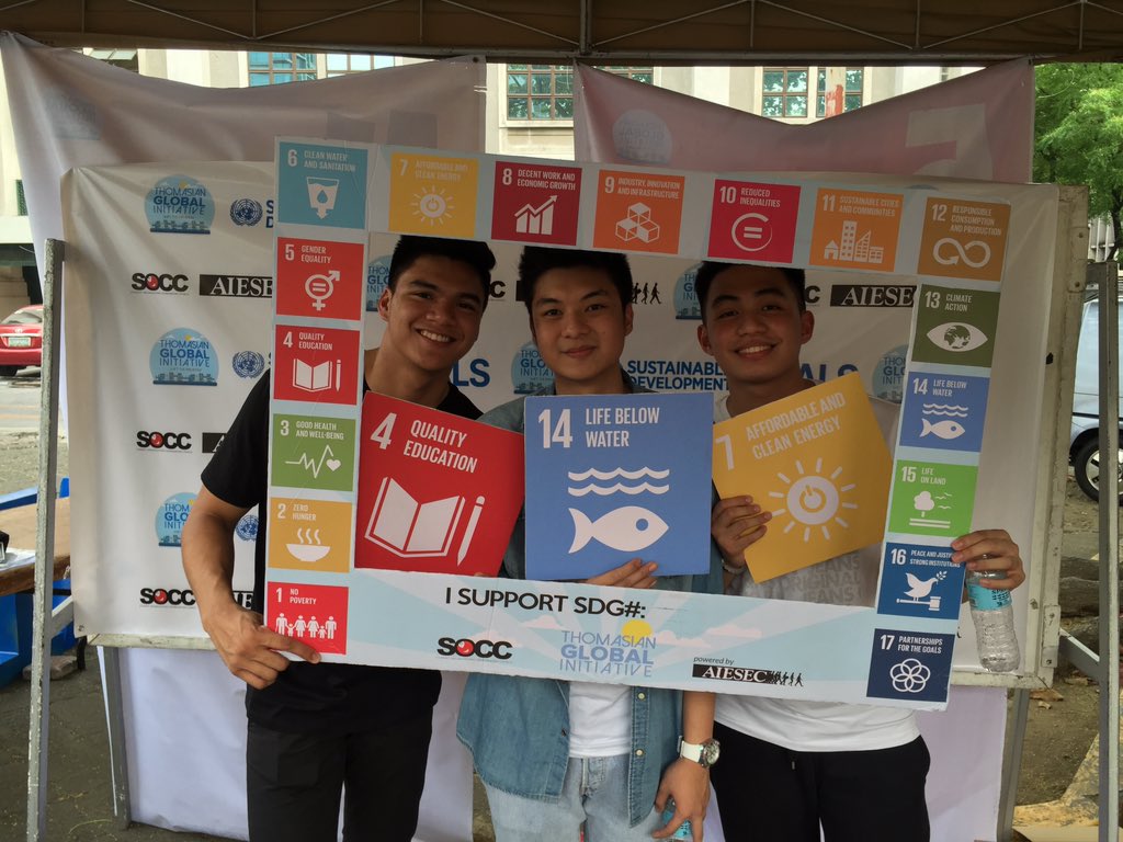 TGI2017's tweet photo. @FanofAcousticsX show their support for the different SDGs! #TGI2017 #ShiftTheParadigm https://t.co/yQDo6bSPVp