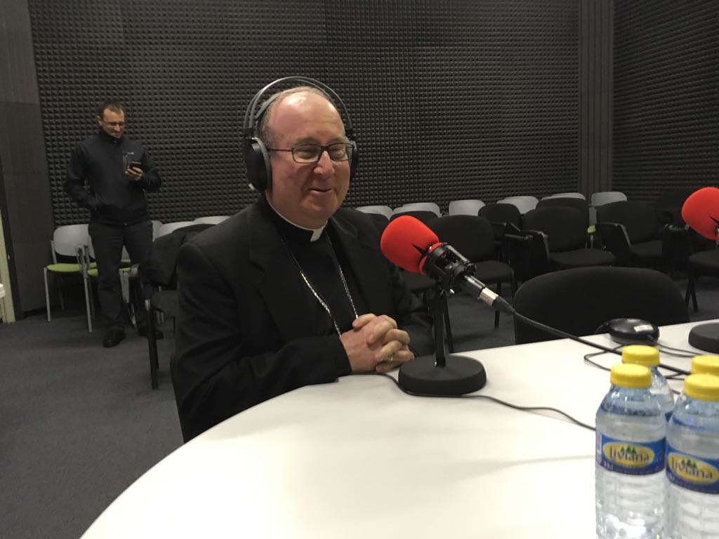 CMM_noticias's tweet photo. NOTICIA | Ahora en @HoyCMM, alumnos @PeriodismoUCLM @uclm_es entrevistan al obispo de #Cuenca, José María Yanguas. Vía @Observador_CLM https://t.co/KbqWoA5jBO