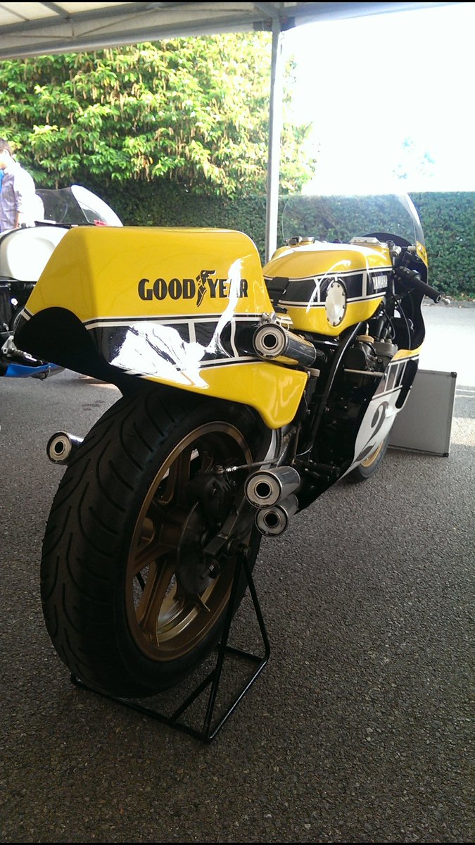 Hishine01's tweet photo. You really can't beat some #twostrokethursday That smell and noise. 😉#fos #Honda #Suzuki #Yamaha https://t.co/D3ZFnvwS2Q