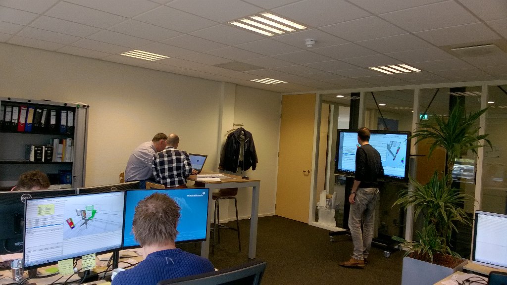 Wekelijks kort overleg bij Goossen Te Pas Bouw met modelleurs &amp; coördinatoren. Snelle en effectieve kennisuitwisseling! <a href="/VolkerWesselSSB/">SamenSlimmerBouwen</a>