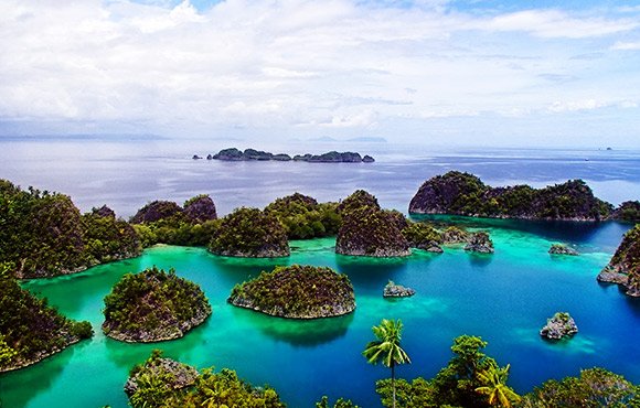 Enjoy the Gorgeous Raja Ampat for 5D3N by Garuda Indonesia . goo.gl/pTUcyE