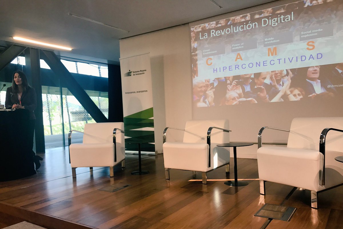 Comienza la primera ponencia de #Imaginexrioja Carmen García de <a href="/IBM_ES/">IBM España</a> nos habla de la Revolución Digital