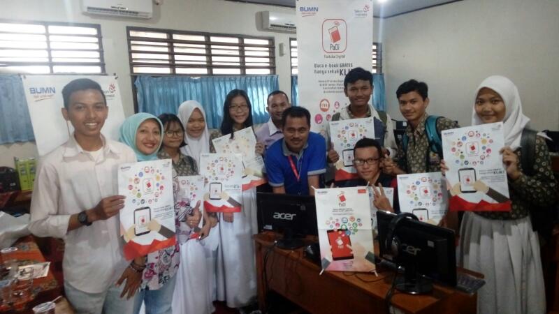Agan_tea2015's tweet photo. Semarak Padi makin meriahkan SMAN 10 Tangsel untuk bangkitkan minat baca
@Synergy_Telkom 
#paditreg3
#bumnhadiruntuknegeri
#pswiteltangerang https://t.co/lnxUbYw4NU