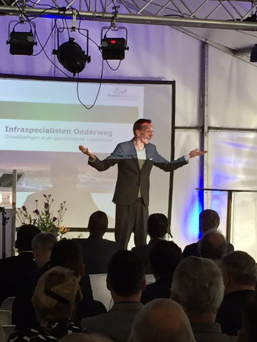 VSW2014's tweet image. Opening van de sectordag 'Infraspecialisten Onderweg' door Dolf Jansen #bnl #vsw #infra