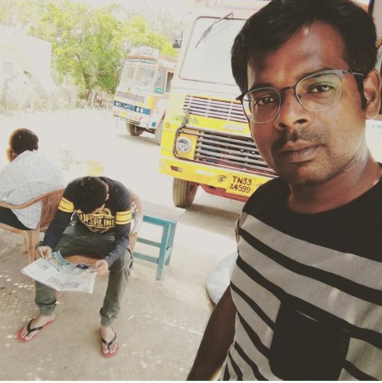 TrendsAadhi's tweet photo. @hiphoptamizha at tea kadai... newspaper reading #leadng simple life #real hero #alltymfav✌ https://t.co/pdJsrqmV0x
