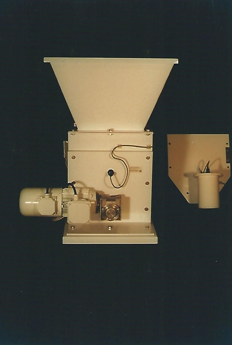 TrantecSolids's tweet image. #TBT A Feeder that we manufactured over a decade ago. From the photos archive. #powders #feeders #engineering #augers #metering #pastproject