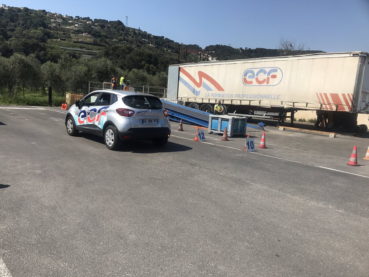 jenni_achilli's tweet photo. Risques routiers 😊@secteurRiviera#secteur qui déchire# @stephcesaroni @laeti_magenta @AnnieMLingo @tgbCannesAudrey @AlexanEchene @vpinsan https://t.co/UGgsX8YR1R