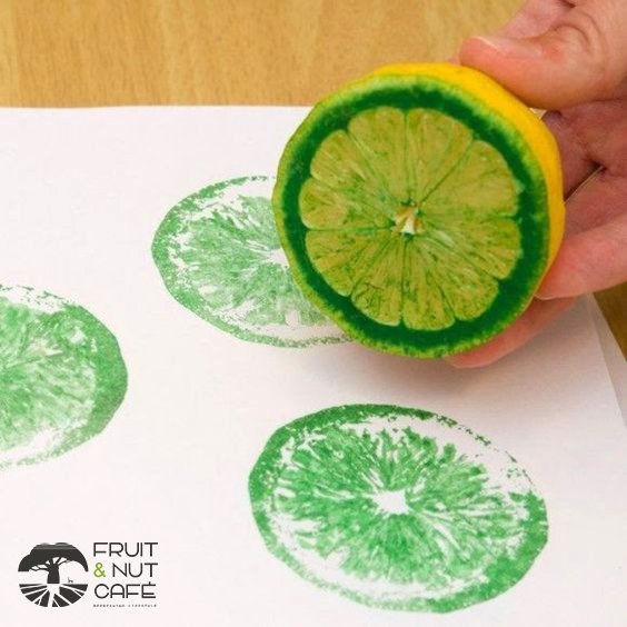 FruitandNutCafe's tweet photo. 😁🍊 ¡Jueves de manualidades! 🍊😁 ¿Alguna vez has probado a pintar con frutas? ¡Entra en nuestra Fan Page y entérate de cómo hacerlo! 🥝🖌 https://t.co/z03UUGtwZY