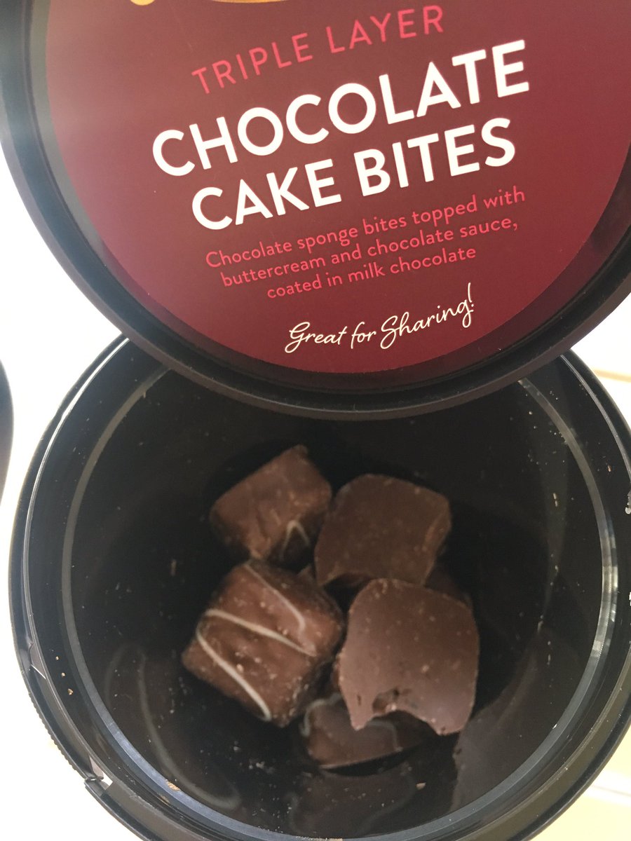 emmafletcher88's tweet photo. Very disappointed with this half tub of @thorntonschocs that i bought for a treat for my colleagues . #humiliated #halfatub π³π€ https://t.co/lQ2KUao9zm