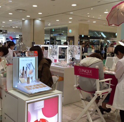 クリニーク 公式 Jr名古屋タカシマヤ先行発売中 限定リップ 発売第2弾 名古屋でも 早くも完売間近です ぜひお急ぎください 全国発売は明日4 7 金 より T Co Cetdju9sie クリニークで描く夢 チャビースティック クリニーク クレヨラ