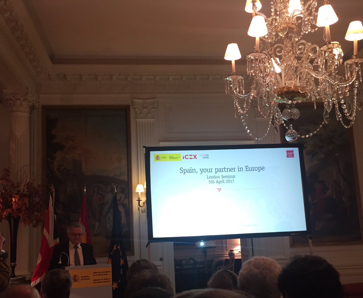 franjramirez's tweet photo. Excellent event yesterday at @EmbSpainUK with the President of @CNMV_MEDIOS to talk about the strength of #Spain in the context of #Brexit https://t.co/o5Xwsjsu97