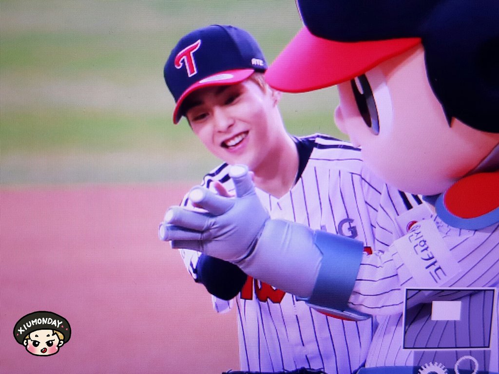 xiumonday0326's tweet photo. 하이파이브ㅠㅠㅠㅠㅠㅠ 시불 존귀탱ㅠㅠ https://t.co/xiQ6a2Mj0Y