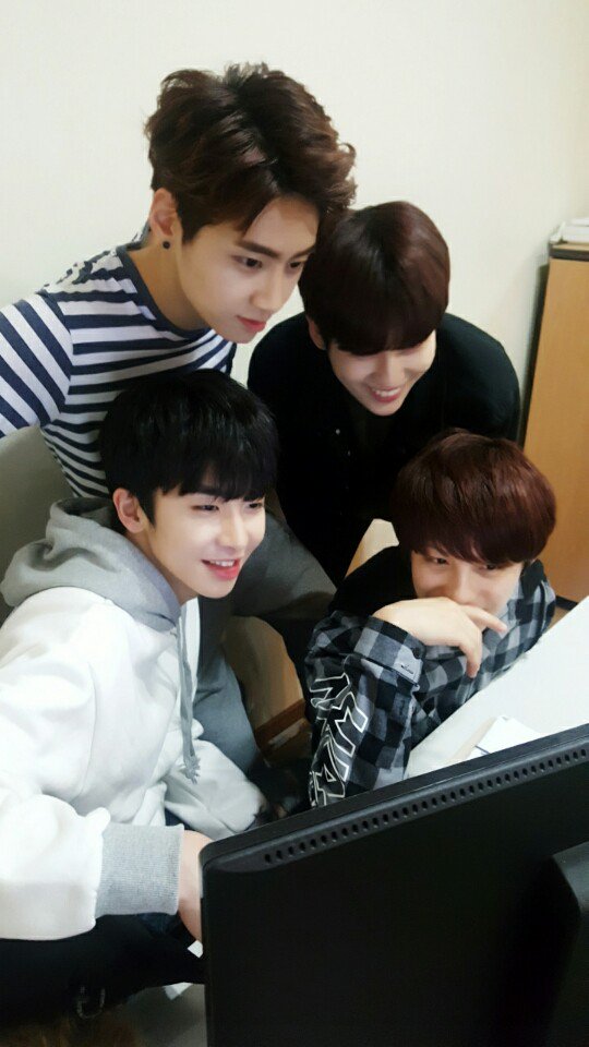 [#진후] 사랑하는 #틴탑 형들 컴백! #재밌어? 첫 무대 기다리고 있어요. 허니텐 여러분들도 함께 응원해주세요!!