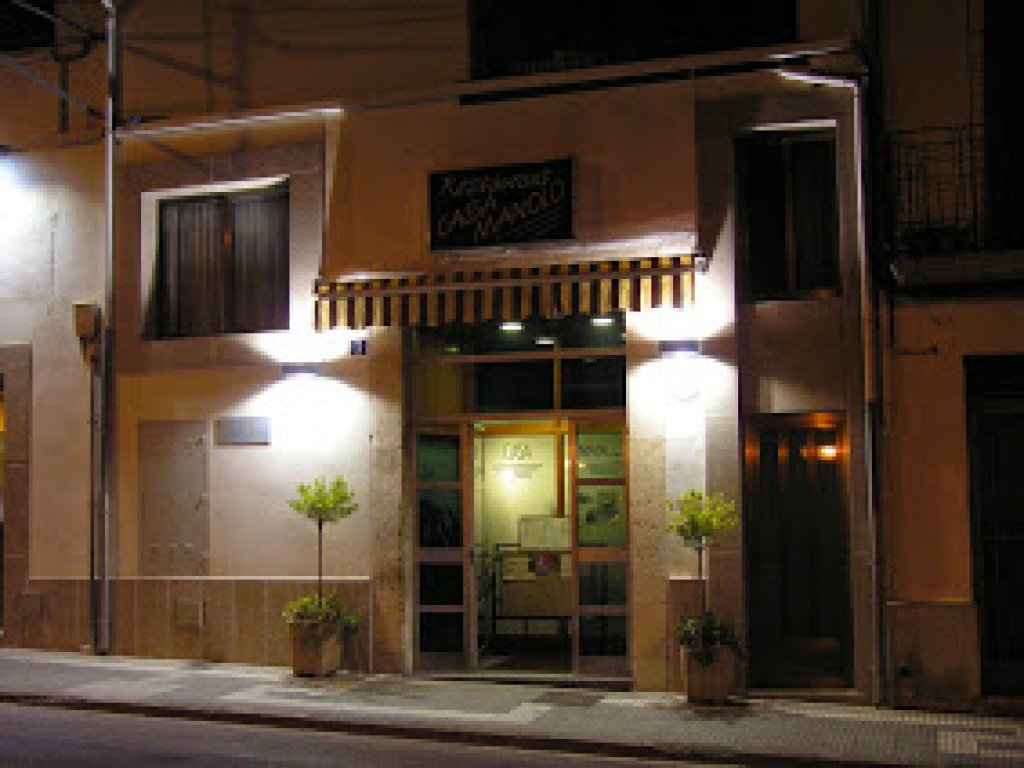 Hostal Restaurant Casa Manolo Obert al públic des de fa més 40 anys oferint els seus serveis. goo.gl/ZPjPgT
