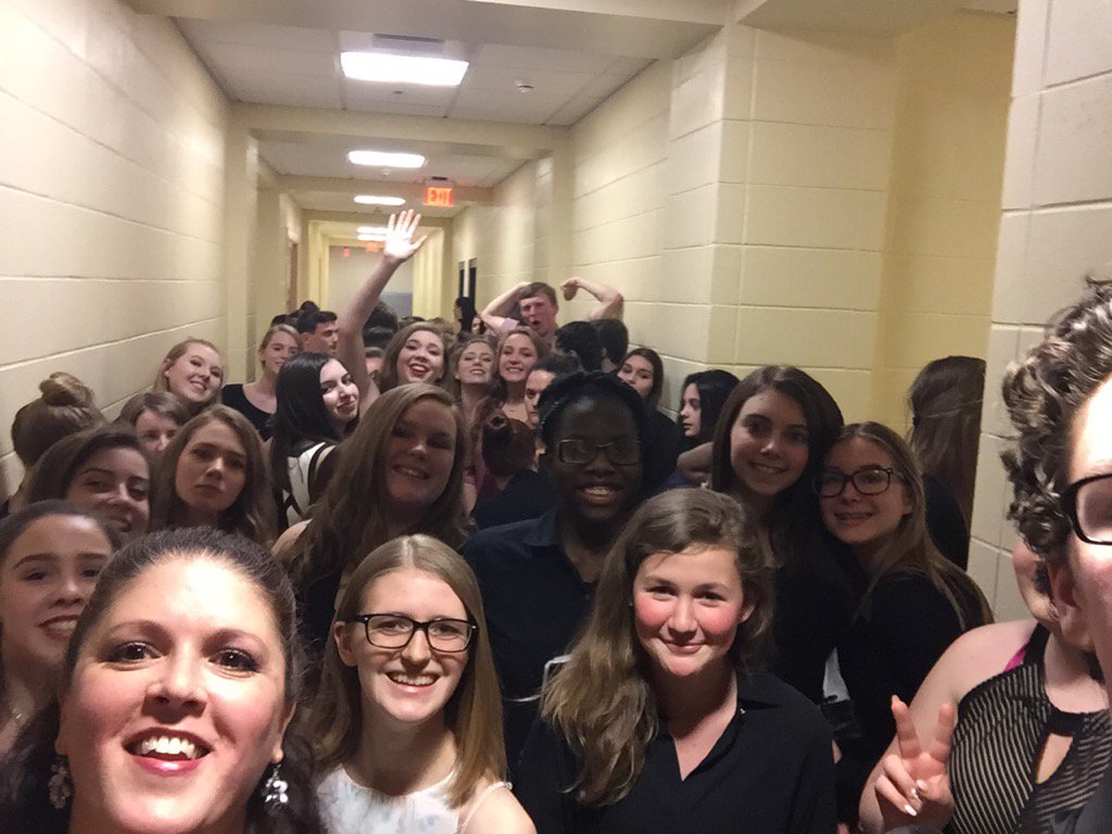 MrsMPchorus's tweet image. Spring Concert 2017 in the books. TY Choir for working so hard. TY Seniors. 🎵💗🙌🏼 @ponttweets @HatchyTweets @ebtrim