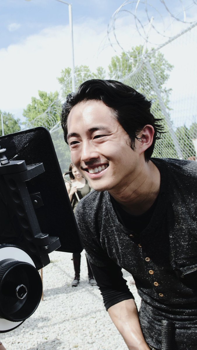 SteveYeunDaily's tweet photo. Steven Yeun photographed behind the scenes of The Walking Dead Season 3. https://t.co/nzF0CGXH3p