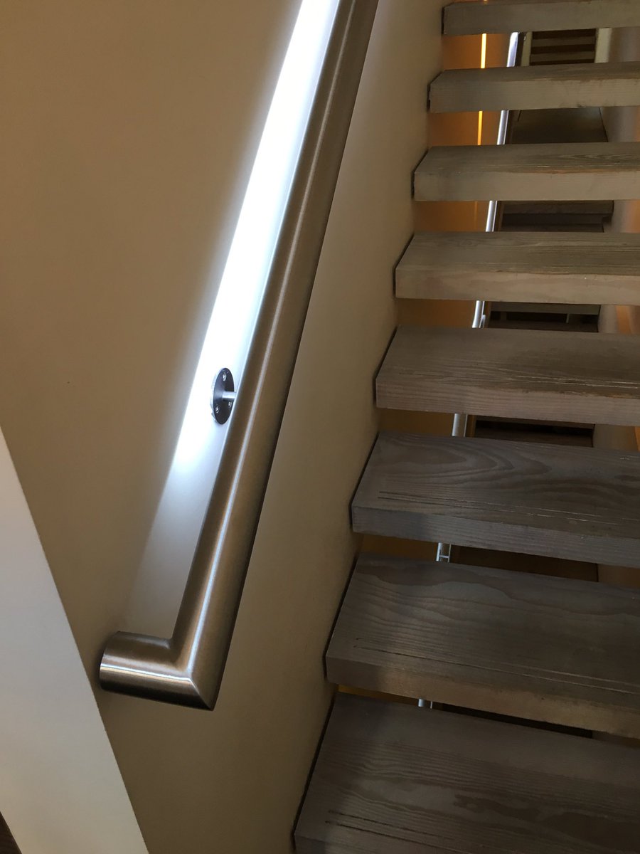 ICEaton's tweet photo. Interesting ways of enhancing a stairwell #newideas #ledtech #PropertyManagement #communalareas https://t.co/9k6PG67GP2