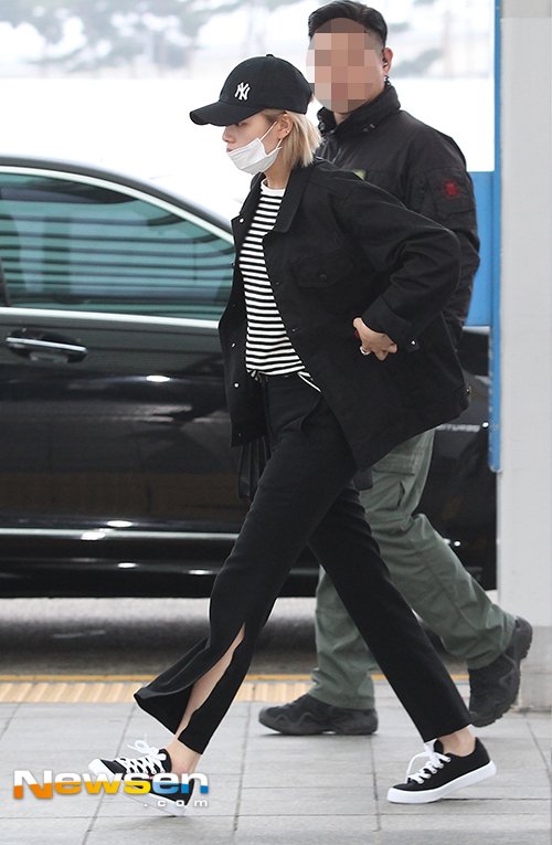 TEAM_TWICE's tweet image. [PIC] 170406 #TWICE #Jeongyeon @ Incheon International Airport