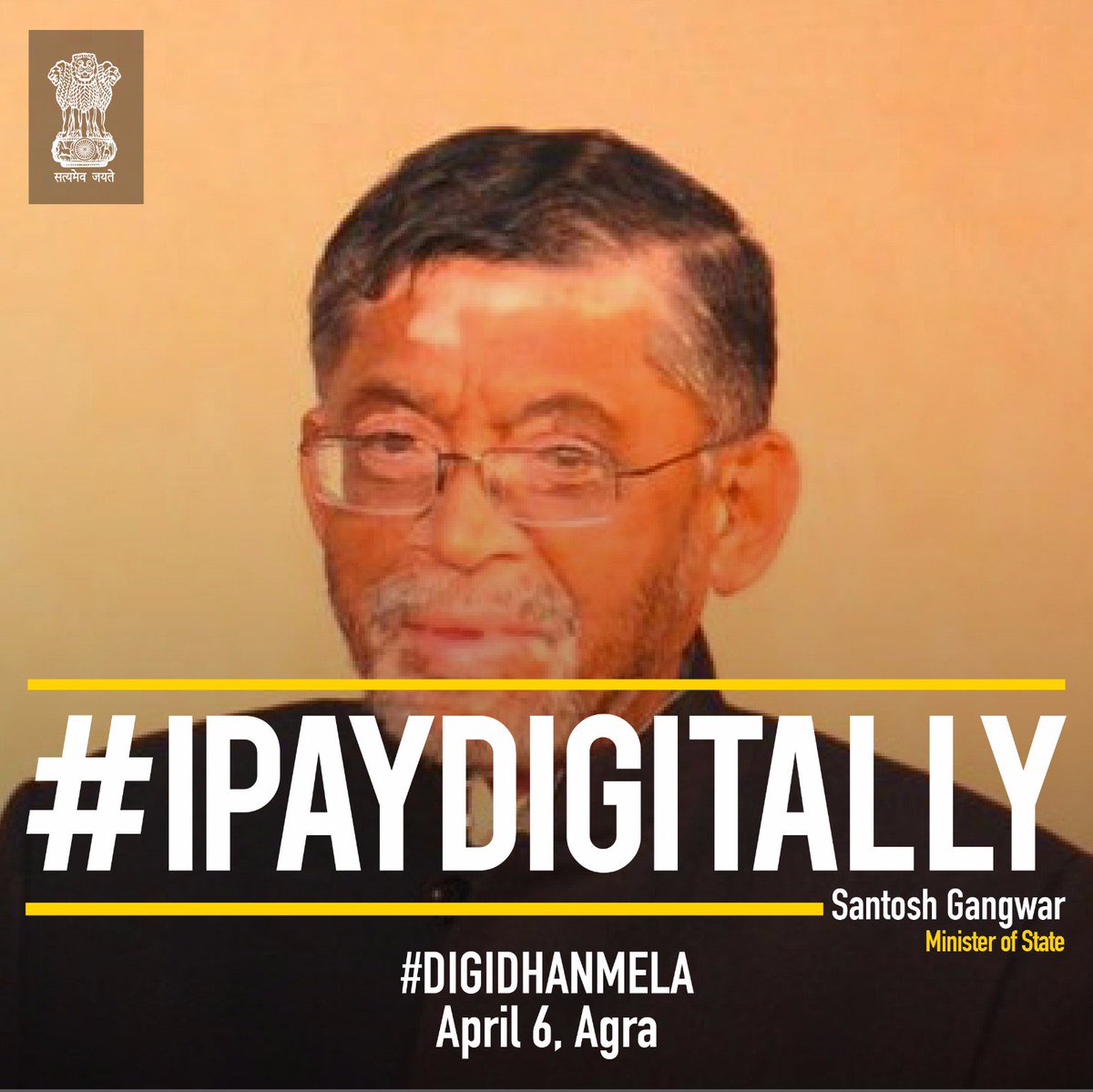 NITIAayog's tweet photo. MoS @santoshgangwar leads by practice. He joins the #digitalpayments movement for a black money free India. #ipaydigitally https://t.co/MJvhXtbGWi