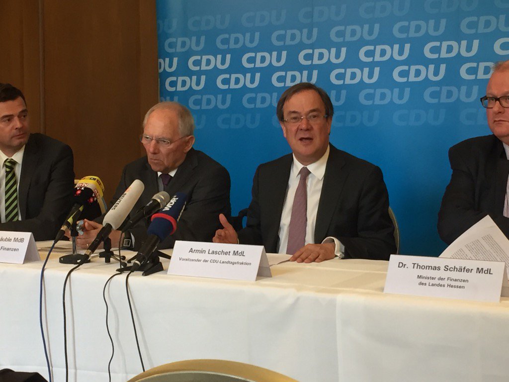 Pk mit Wolfgang Schäuble und <a href="/ArminLaschet/">Armin Laschet</a> in Villa Horion #Düsseldorf. #nrw hat 144 Mrd. Euro Schulden. #ltnrw