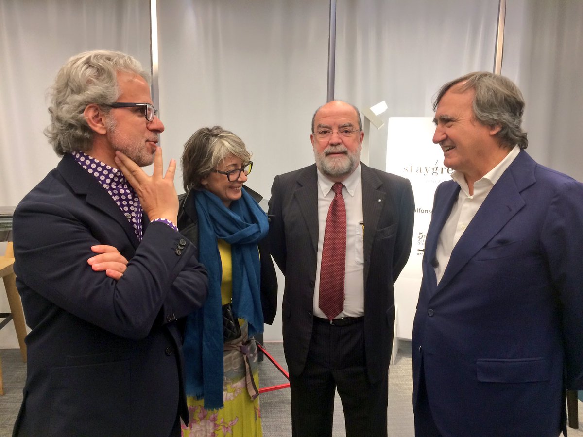 LuigiBrugnaro's tweet photo. #SaloneDelMobile | Con Marco Predari, presidente di #Assufficio [staff] https://t.co/I0wmn2oiFP